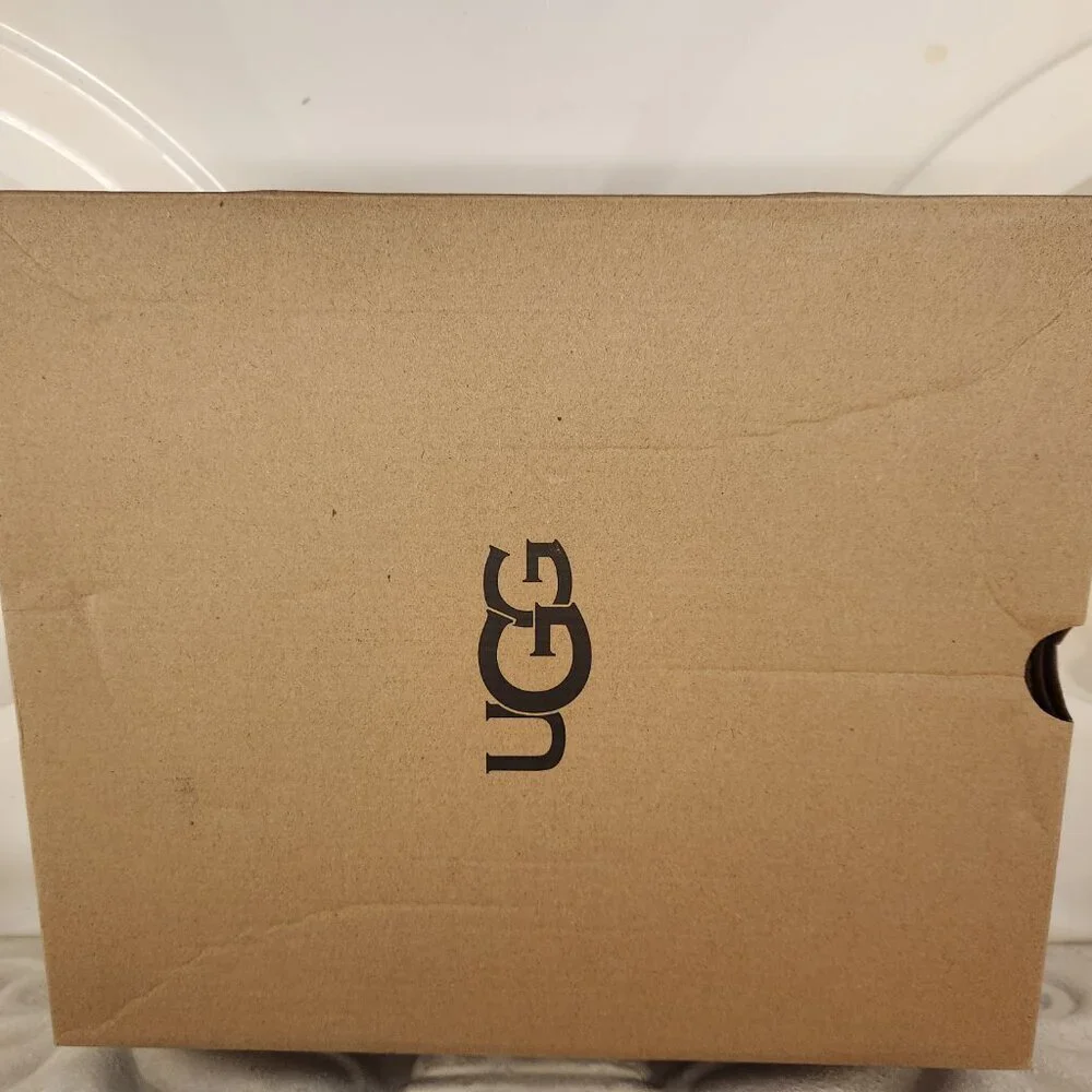 UGG 